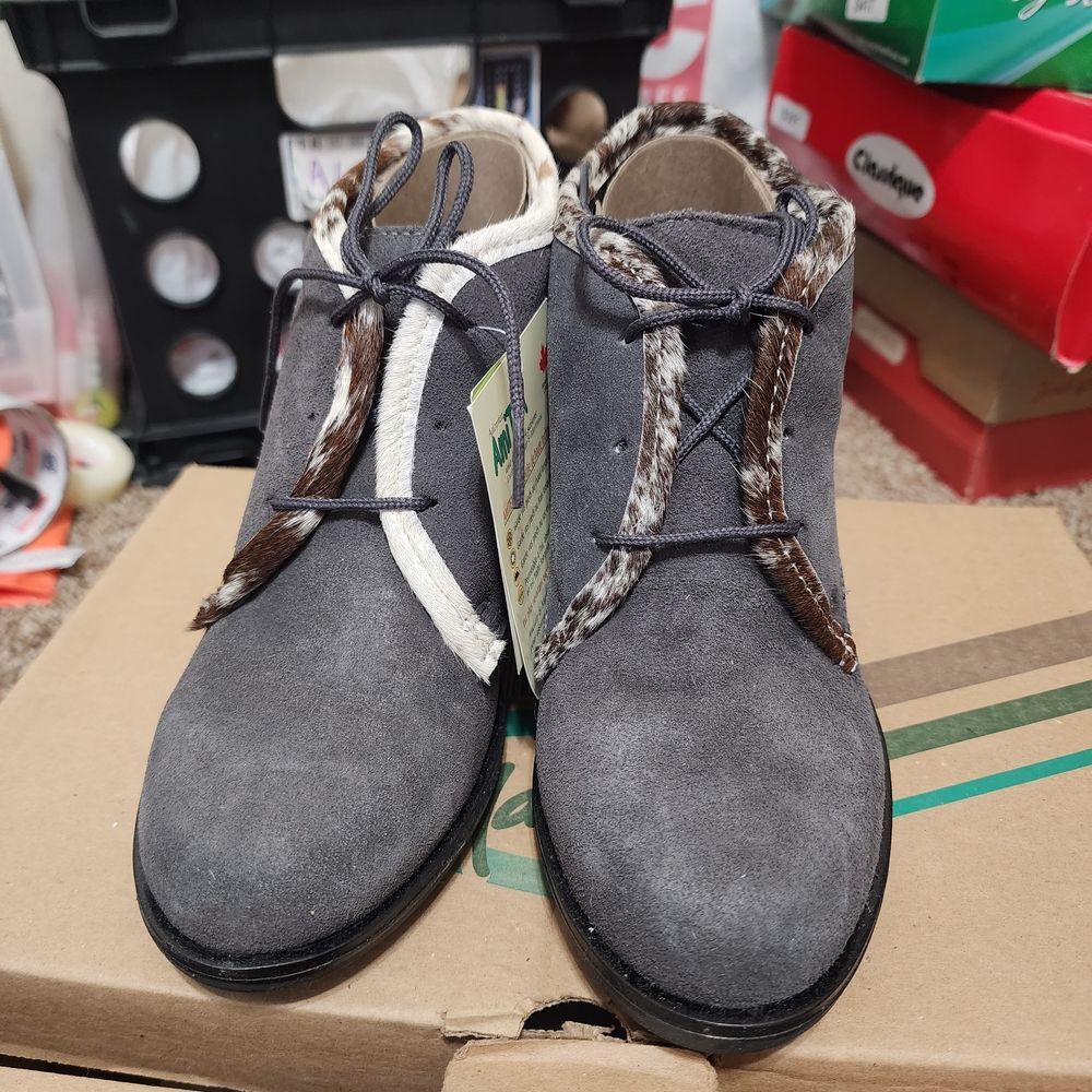 Amitex Gray Lace-Up Wedges with Cow print size 7.5 NWT
